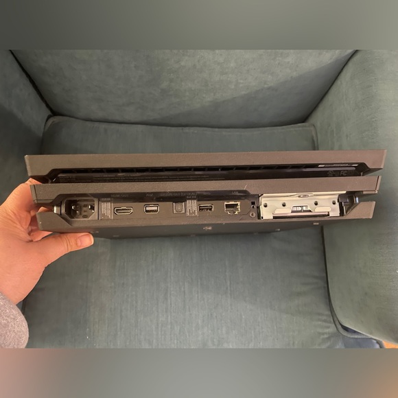 PlayStation 4 with 2 remote controllers and 3 games. - Picture 3 of 8